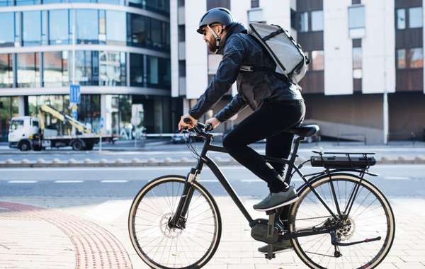 电子骑行和电动踏板车 - 绿色运输