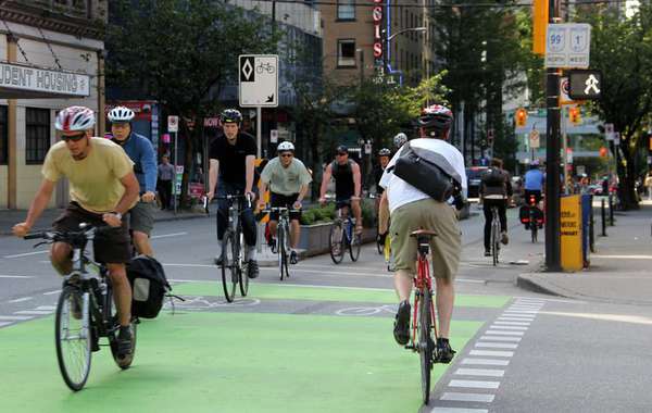 温哥华市中心的自行车道