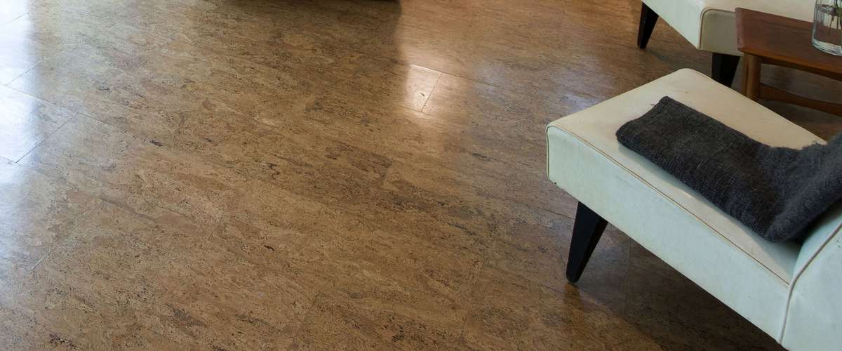 DIY软木地板的优点,缺点和安装指南与视频